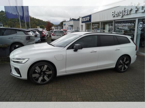 Volvo V60 T6 AWD Plug-in Hybrid Plus Dark Aut./AHK/360°Kamera/19" **PRIVAT**GEWERBE**