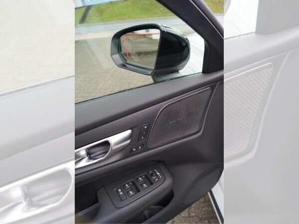Volvo V60 T6 AWD Plug-in Hybrid Plus Dark Aut./AHK/360°Kamera/19" **PRIVAT**GEWERBE**