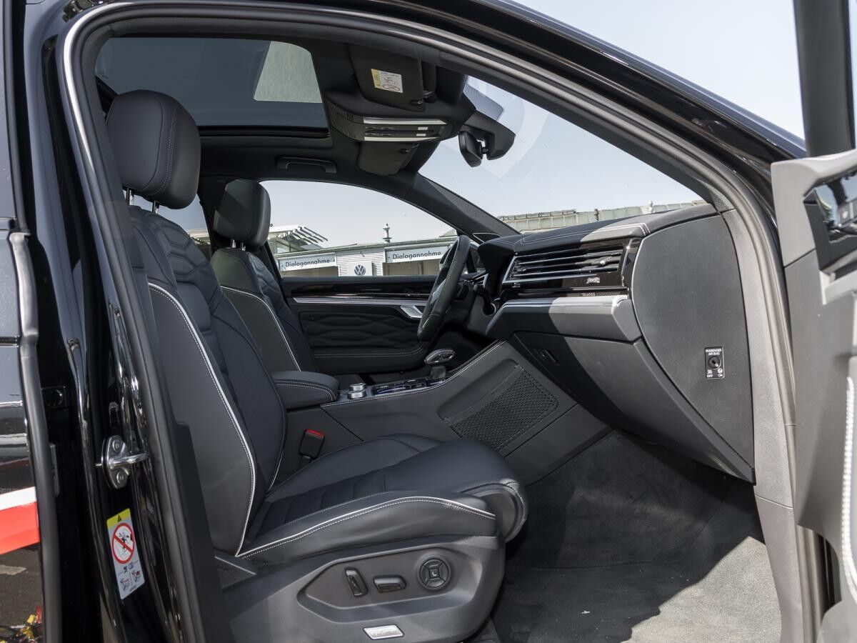 Volkswagen Touareg 3,0 TSI R-Line [DYNAUDIO Consequence] [Massagesitze] [AHK]