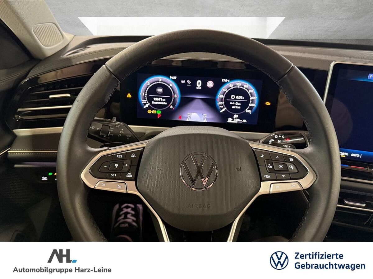 Volkswagen Passat Variant 2.0 TDI Elegance DSG Matrix AHK Navi ACC Massage AreaView