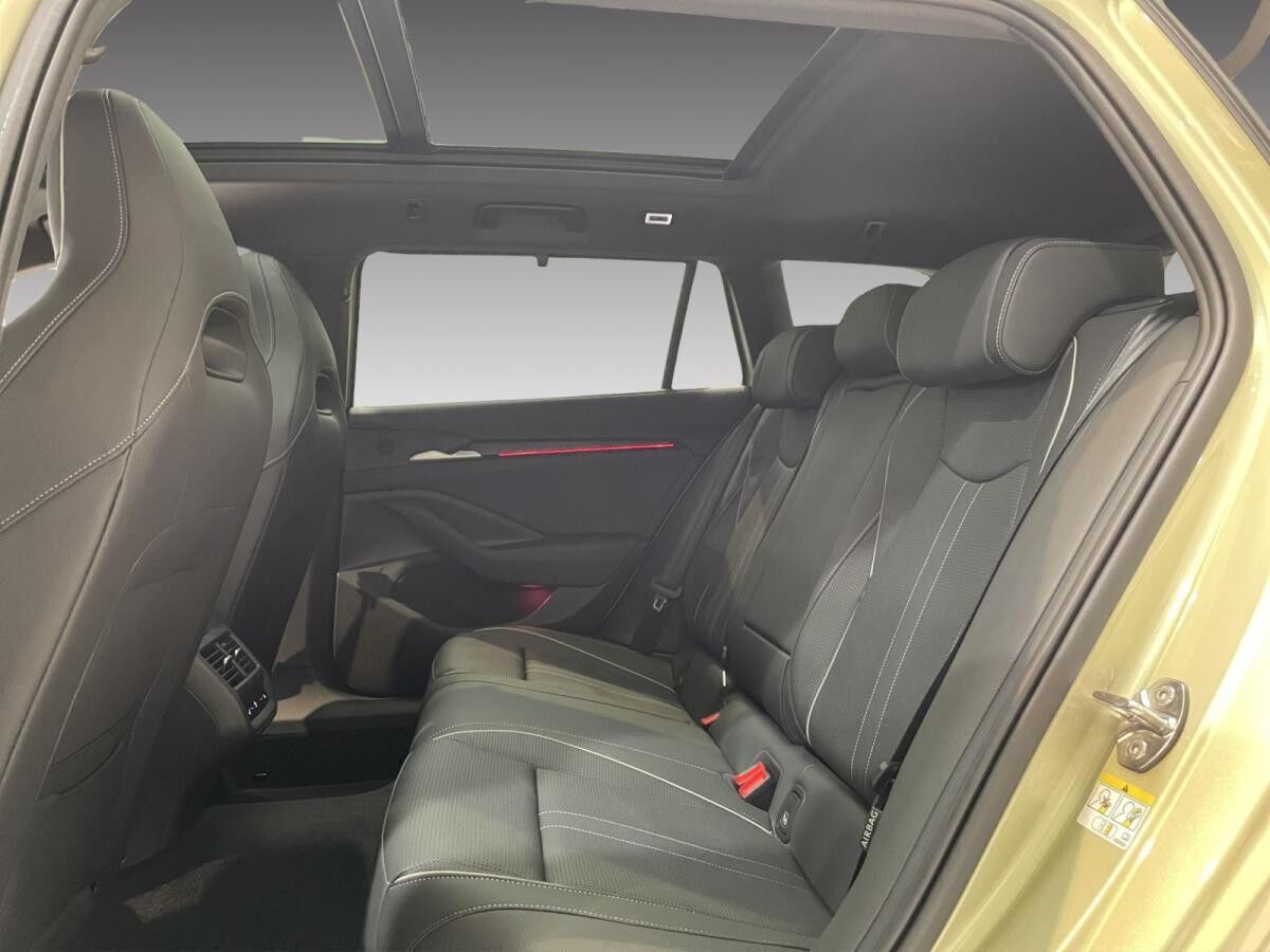 Skoda Superb Combi Sportline 2.0 TDI 4x4 AHK PANO NAVI