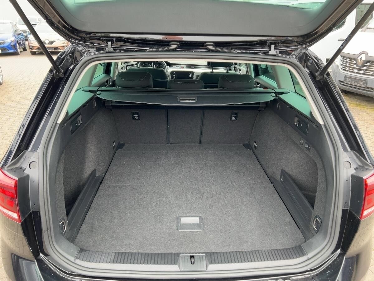 Volkswagen Passat Variant 1.5 TSI Automatik Navi Allwetter Volkswagen Passat Variant 1.5 TSI Automatik Navi Allwetter