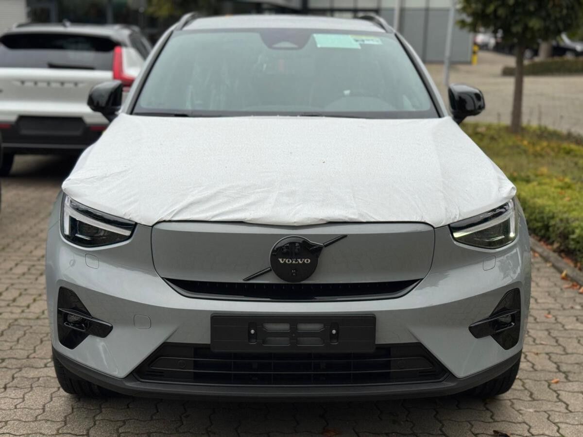Volvo EX40 Single Motor Extended Range PLUS - BLACK EDITION - Inkl. Anhängerkupplung! - Sofort lieferbar
