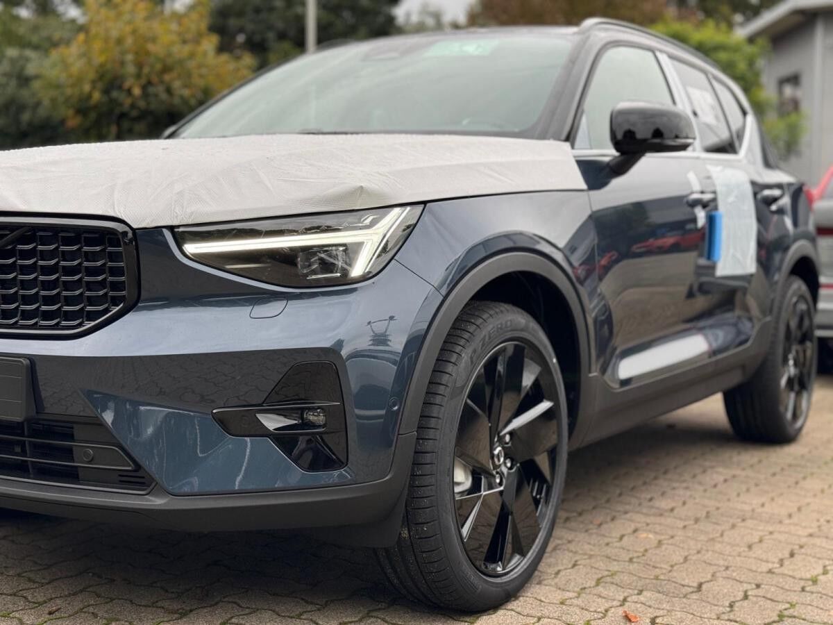 Volvo XC40 B3 B DKG ULTRA - BLACK EDITION - Inkl. Anhängerkupplung! - Sofort lieferbar