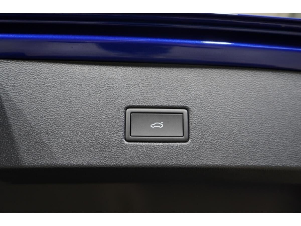 Volkswagen T-Roc R-Line 1.5 TSI OPF DSG Black Style IQ.LIGHT