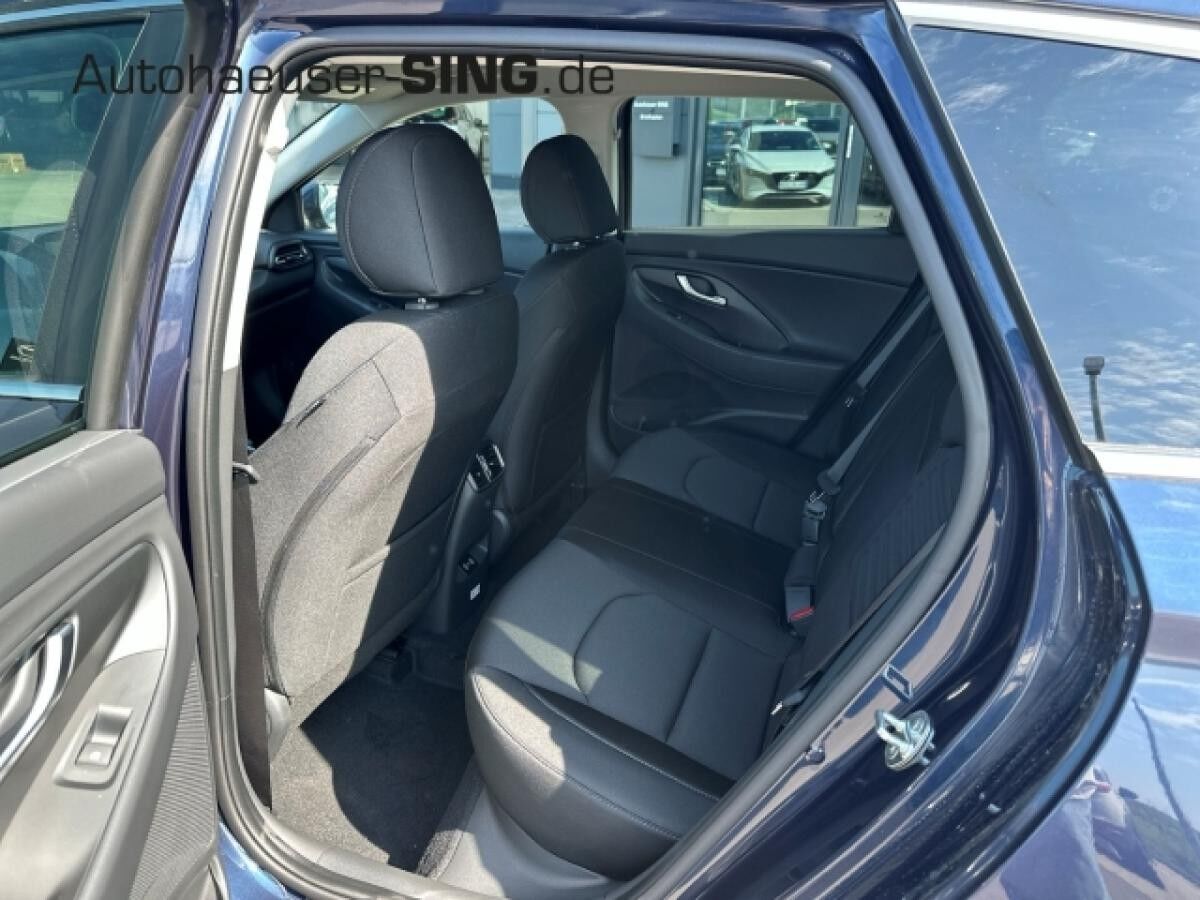 Hyundai i30 LED Kamera Digitales Cockpit PDCv+h NAV