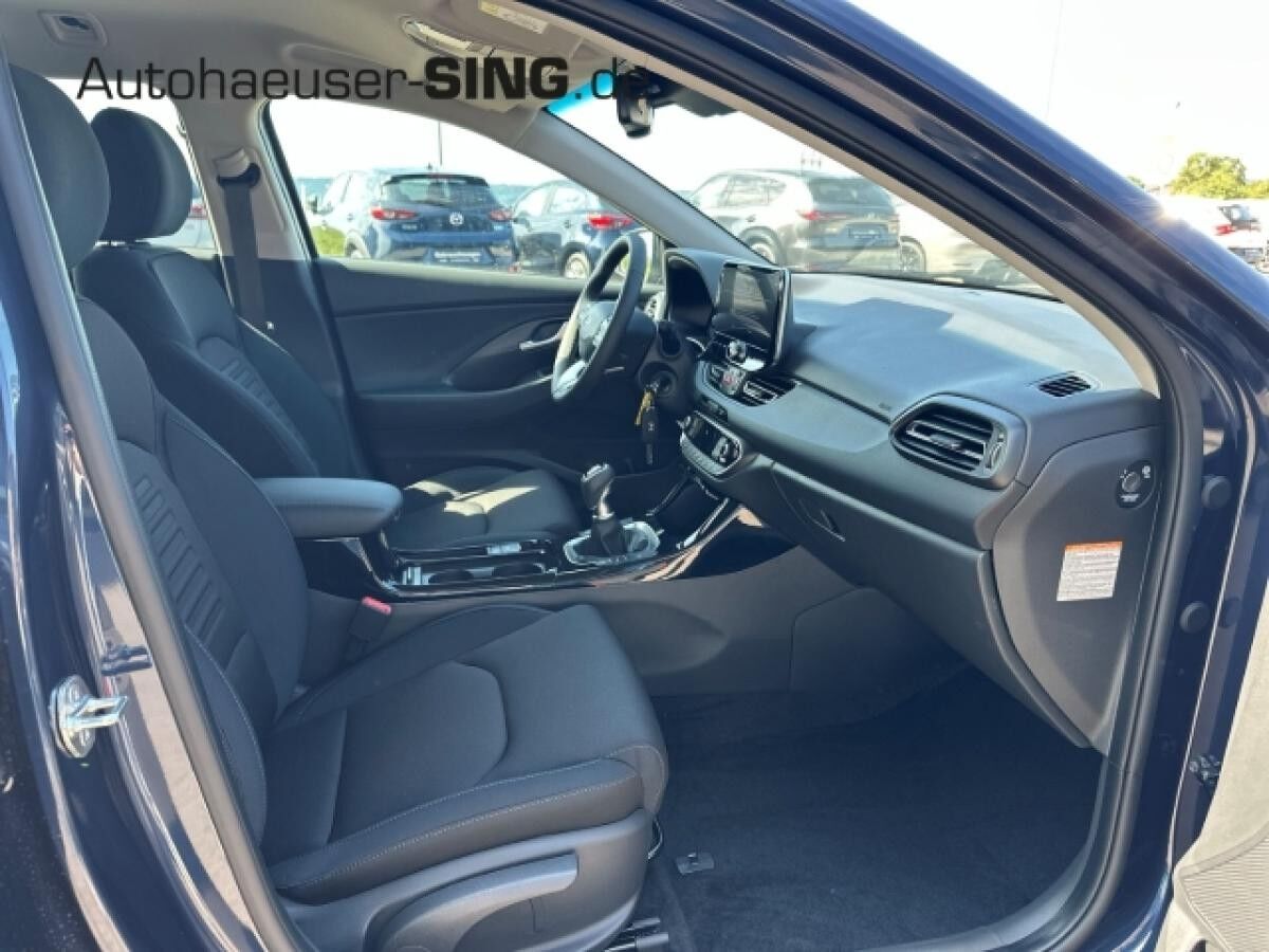 Hyundai i30 LED Kamera Digitales Cockpit PDCv+h NAV