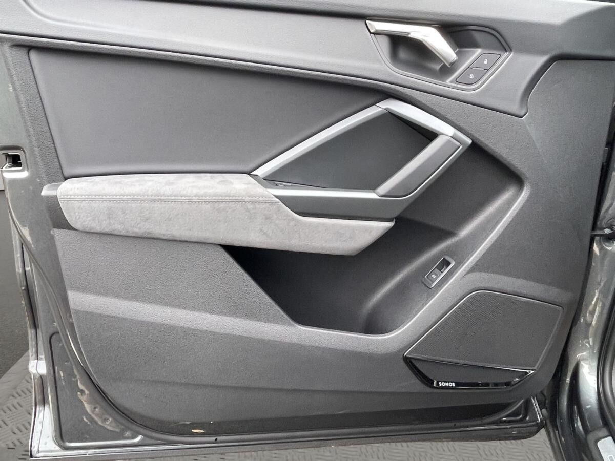 Audi Q3 45 TFSI quattro S line Matrix SONOS PDC+ AHK