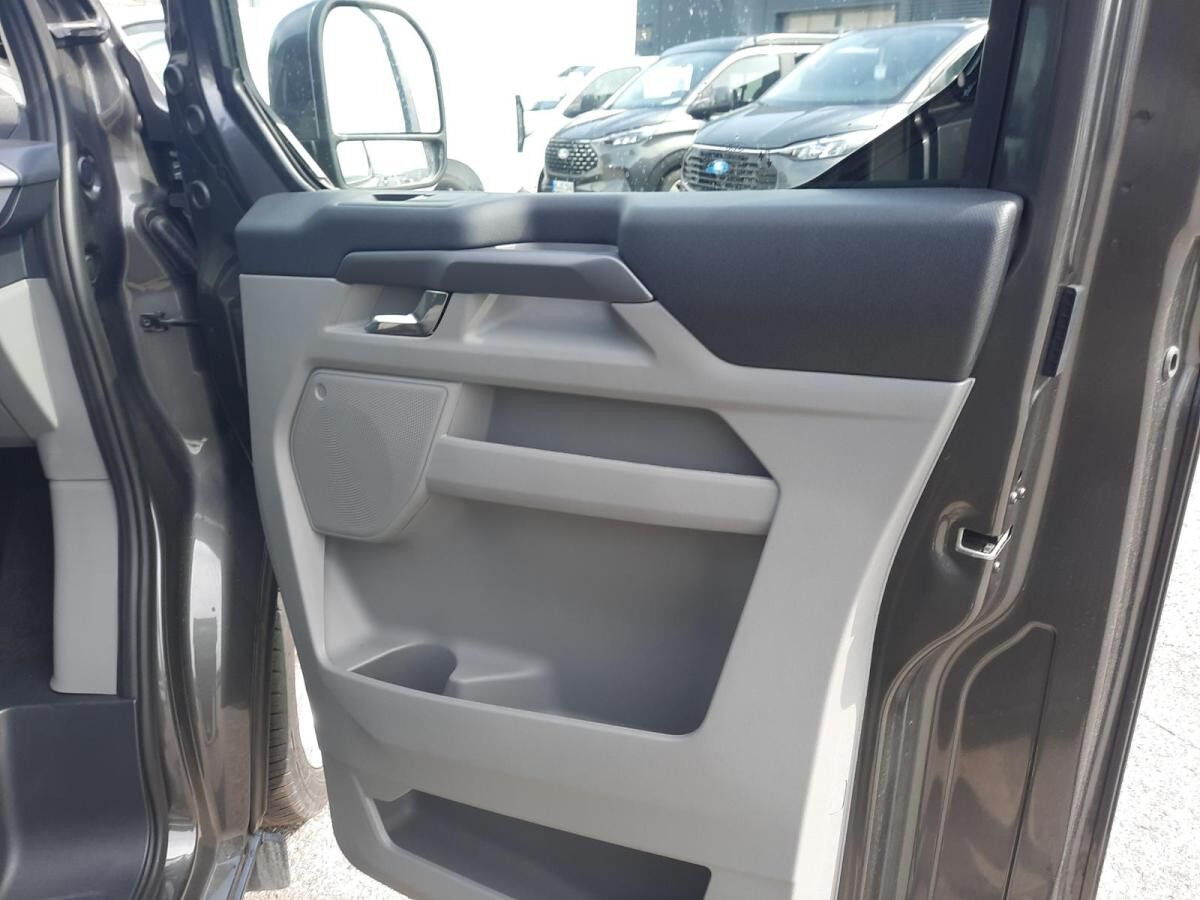 Ford Tourneo Custom Nugget Titanium 2.0 EcoBlue 320L1