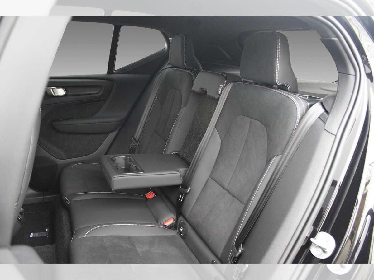 Volvo XC40 B4 Ultra Black Edition+Licht+7.500€-Vorteil