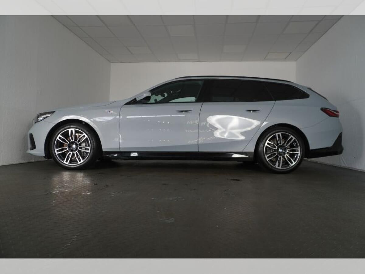 BMW 540 d xDrive Touring M Sport STANDHEIZUNG,AHK,AUTOBAHN ASSISTENT,SITZBELÜFTUNG