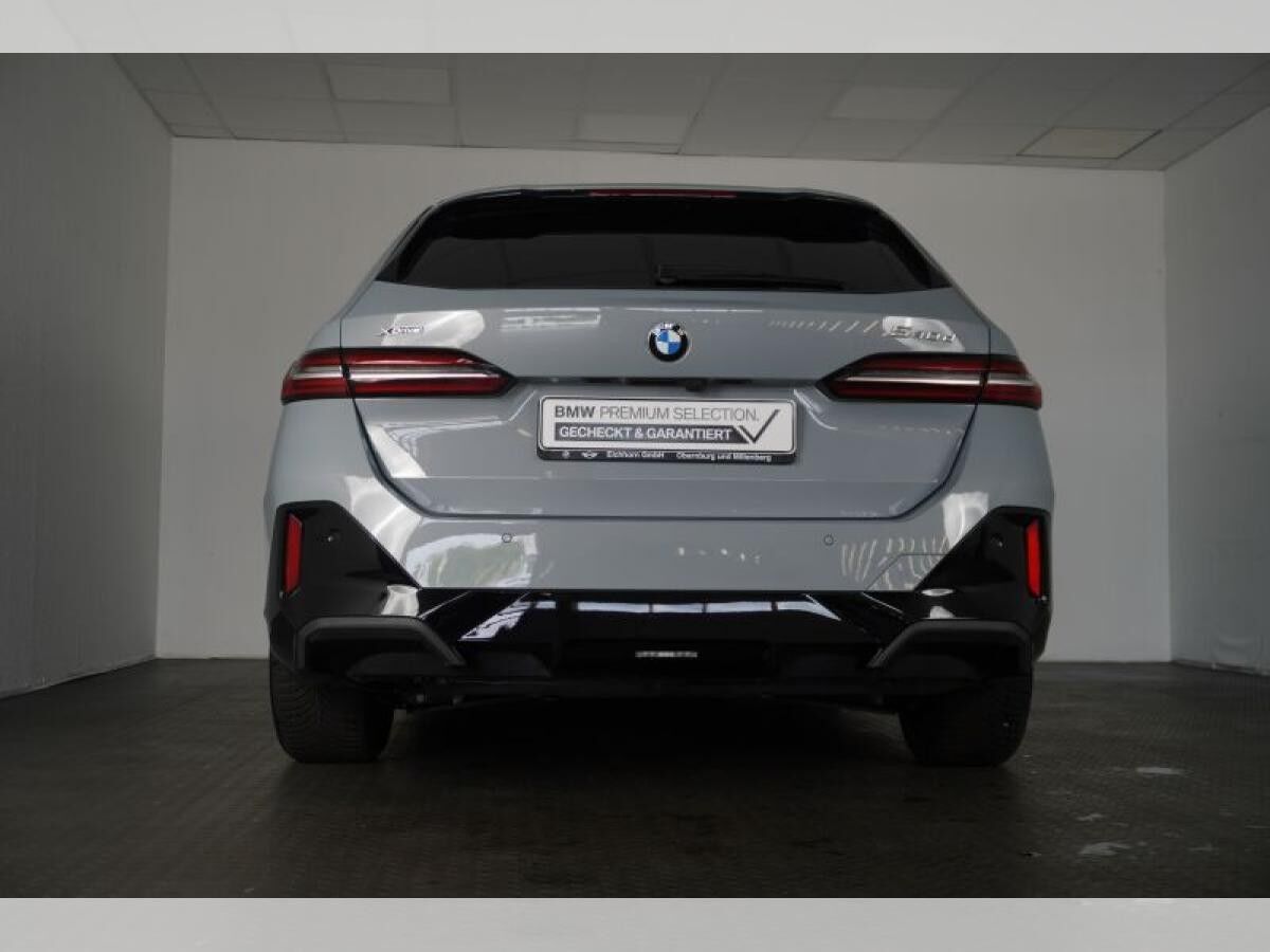 BMW 540 d xDrive Touring M Sport STANDHEIZUNG,AHK,AUTOBAHN ASSISTENT,SITZBELÜFTUNG