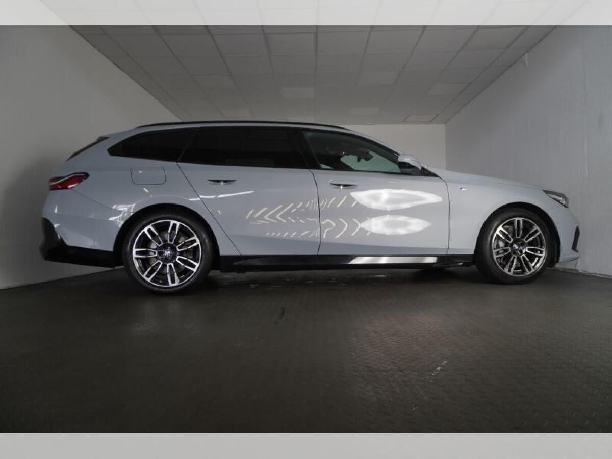 BMW 540 d xDrive Touring M Sport STANDHEIZUNG,AHK,AUTOBAHN ASSISTENT,SITZBELÜFTUNG