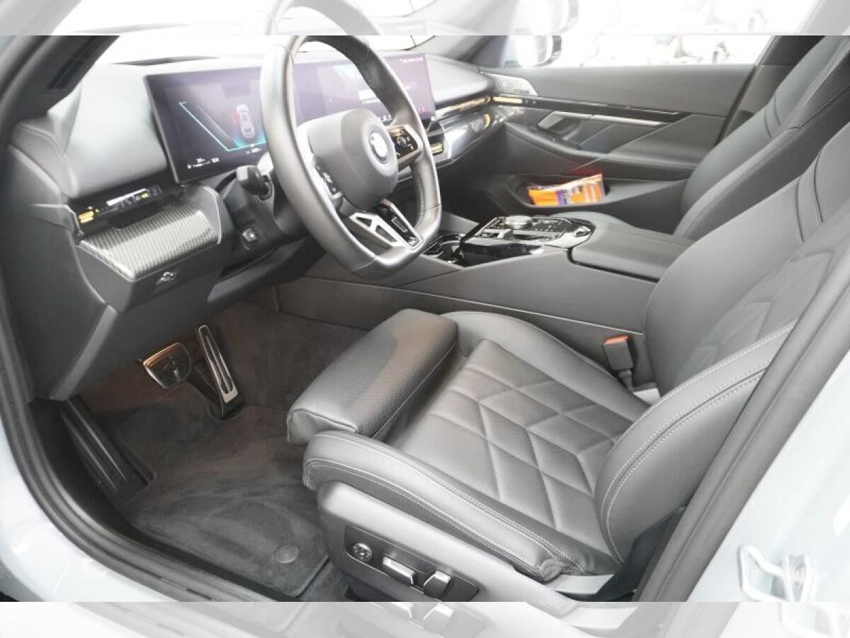 BMW 540 d xDrive Touring M Sport STANDHEIZUNG,AHK,AUTOBAHN ASSISTENT,SITZBELÜFTUNG