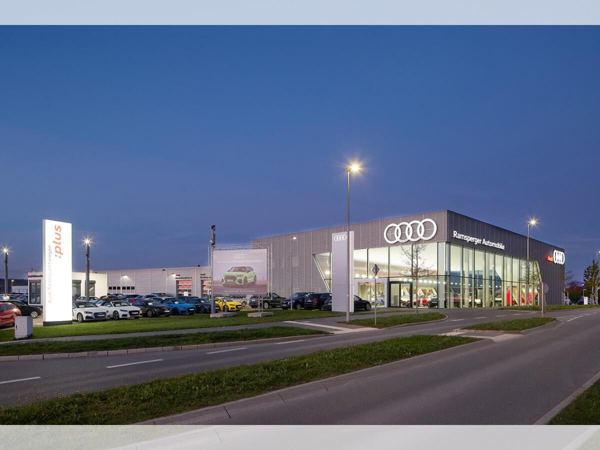 Audi Q4 e-tron 45 S line Matrix AHK Head up Kamera Optikpaket schwarz