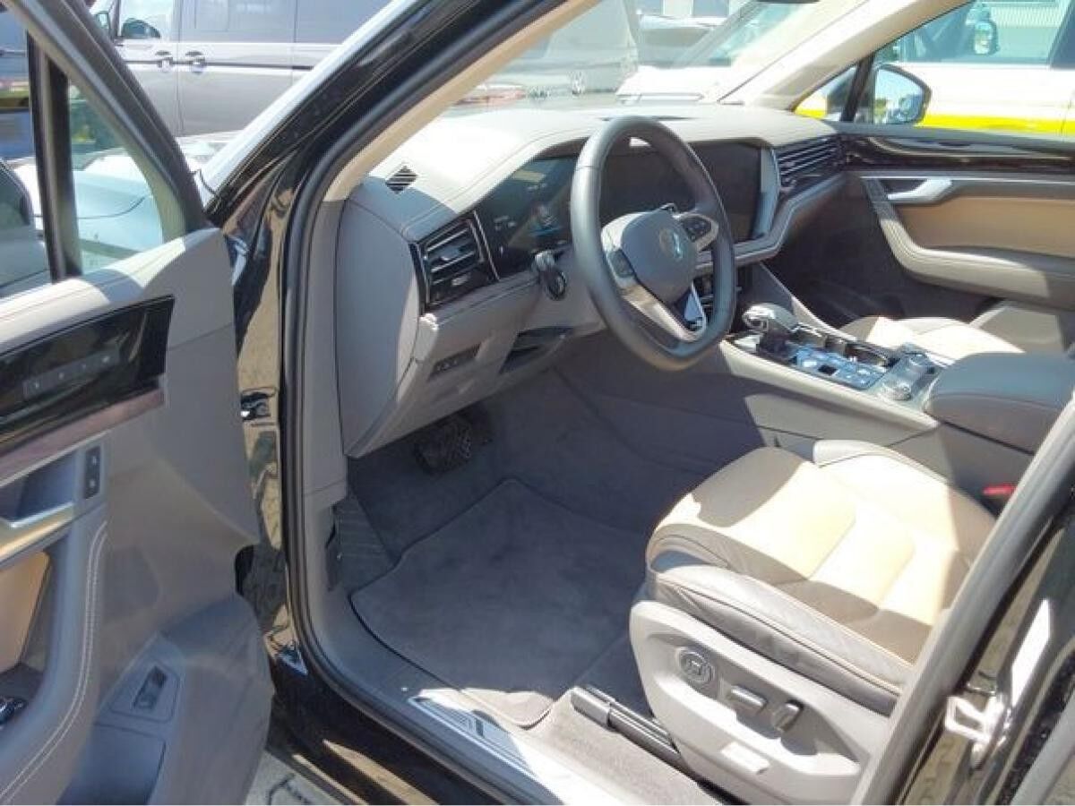 Volkswagen Touareg ELEGANCE 3.0TDI NP.99T ACC.5J-G.AHK.STHZG.KAMERA.NAVI.LUFT.HD-MATRIX