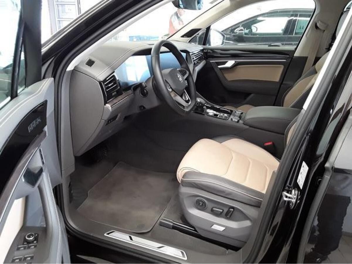 Volkswagen Touareg ELEGANCE 3.0TDI NP.108T ACC.5J-G.AHK.STHZG.AREA-VIEW.NAVI.HD-MATRIX