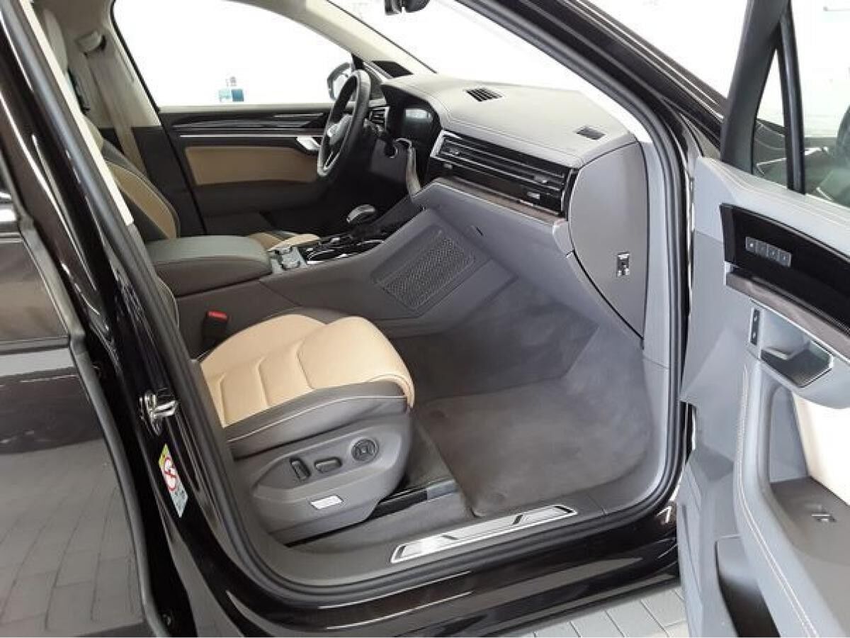 Volkswagen Touareg ELEGANCE 3.0TDI NP.108T ACC.5J-G.AHK.STHZG.AREA-VIEW.NAVI.HD-MATRIX