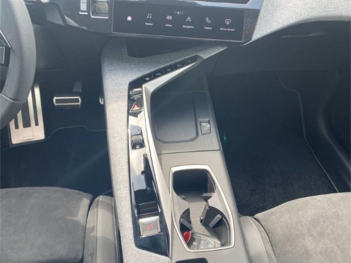 Peugeot 3008 GT HYBRID 1.2l +ACC+PANO+NAVI+KAMERA