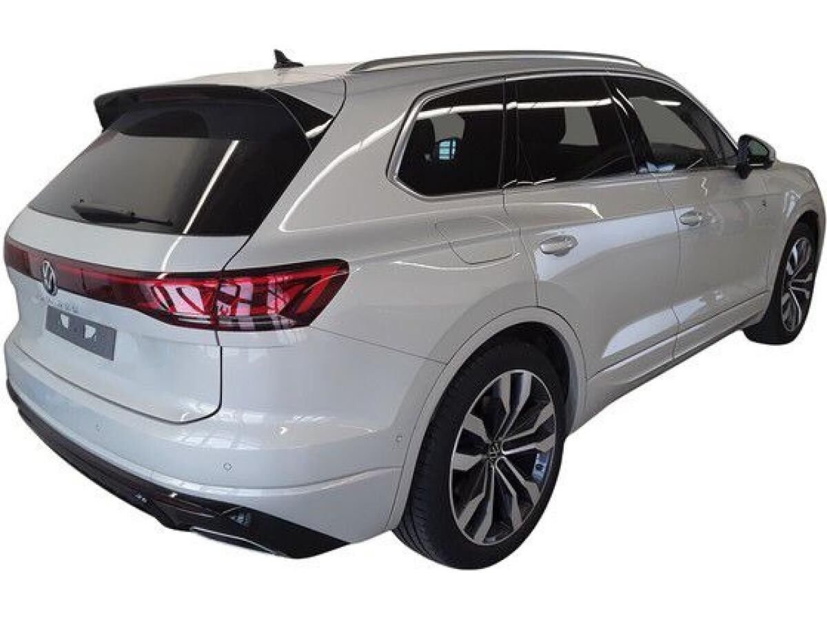 Volkswagen Touareg R-LINE 3.0TSI NP.115T ACC.5J-G.AHK.STHZG.AREA-VIEW.NAVI.HUD.DYNAMIC
