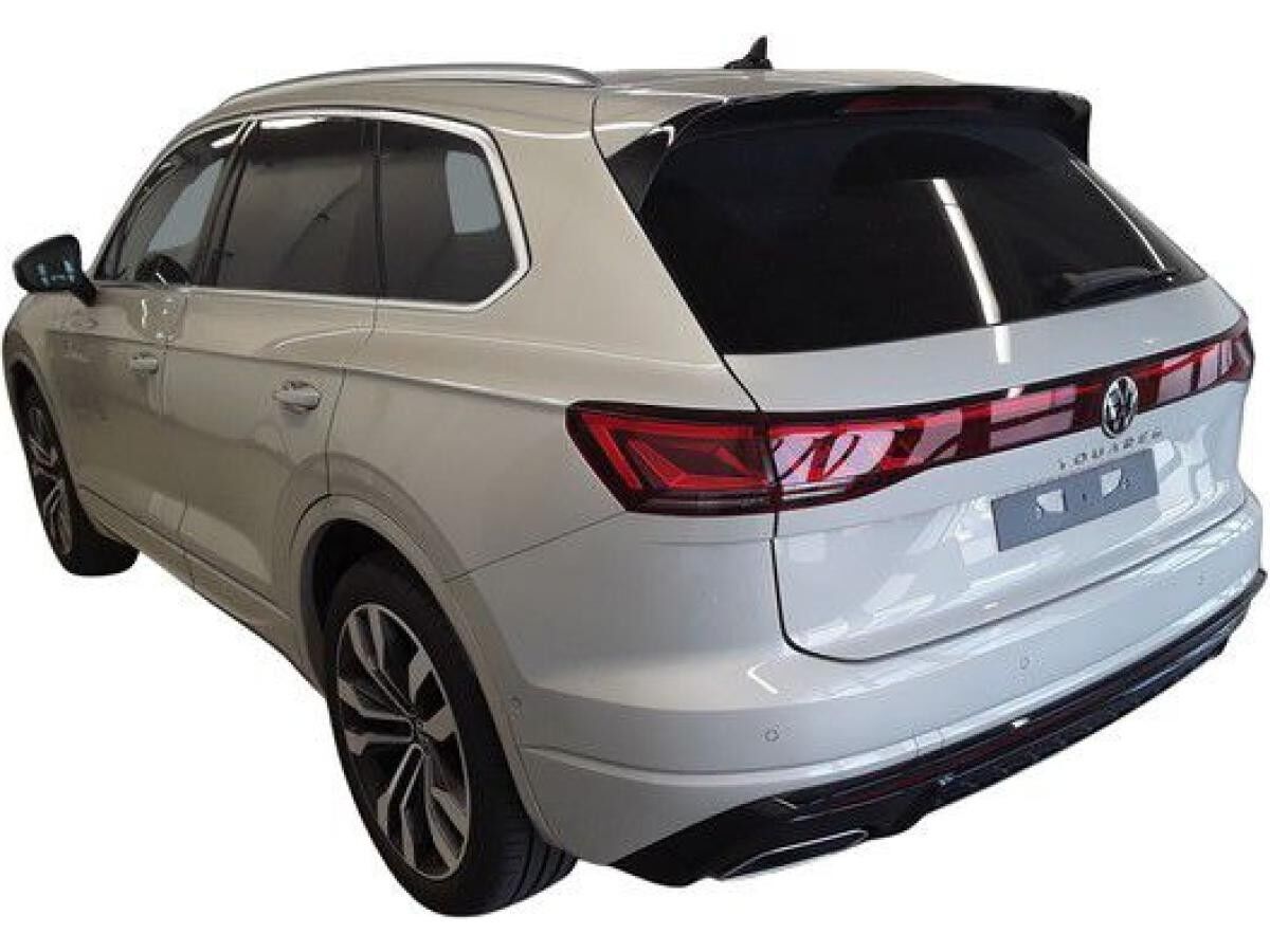 Volkswagen Touareg R-LINE 3.0TSI NP.115T ACC.5J-G.AHK.STHZG.AREA-VIEW.NAVI.HUD.DYNAMIC