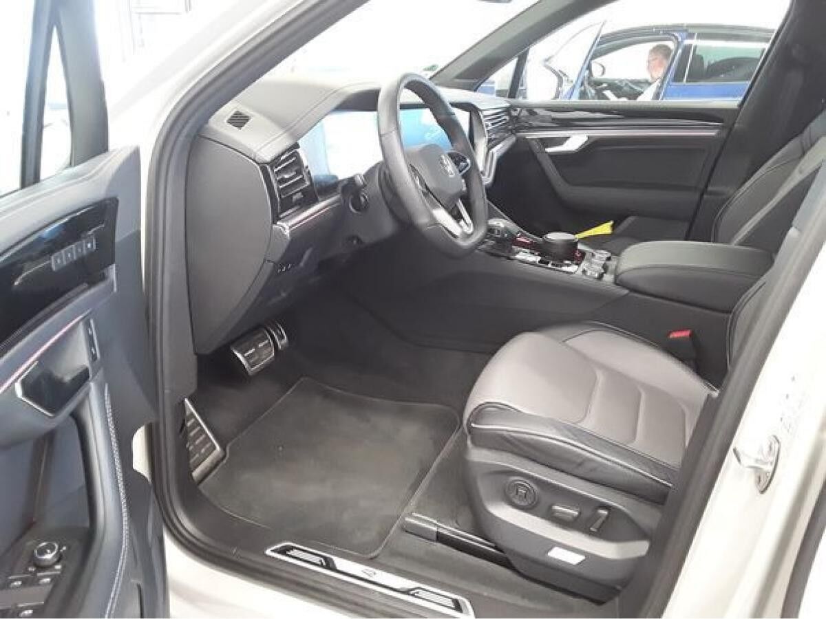 Volkswagen Touareg R-LINE 3.0TSI NP.115T ACC.5J-G.AHK.STHZG.AREA-VIEW.NAVI.HUD.DYNAMIC