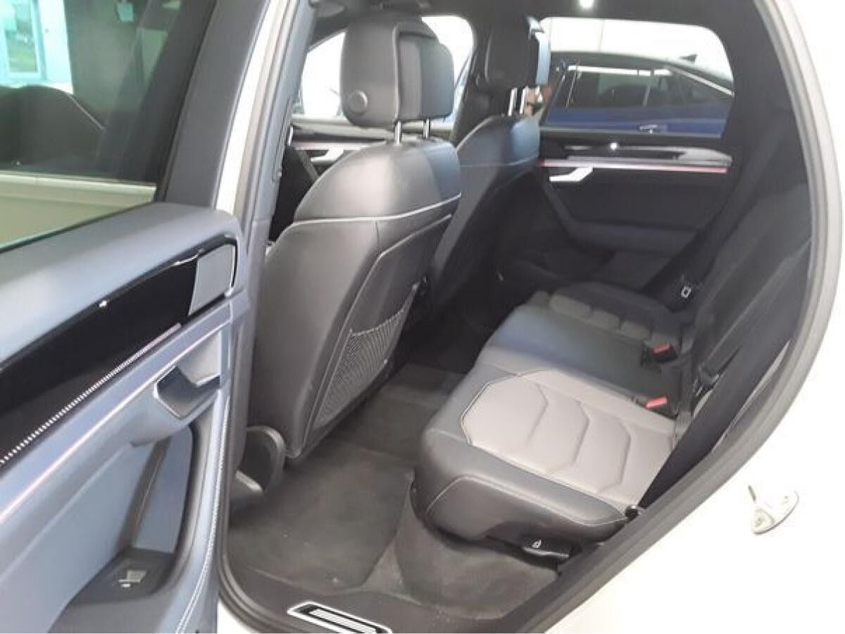 Volkswagen Touareg R-LINE 3.0TSI NP.115T ACC.5J-G.AHK.STHZG.AREA-VIEW.NAVI.HUD.DYNAMIC