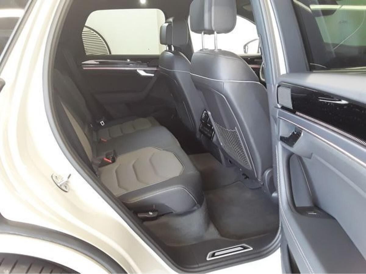 Volkswagen Touareg R-LINE 3.0TSI NP.115T ACC.5J-G.AHK.STHZG.AREA-VIEW.NAVI.HUD.DYNAMIC