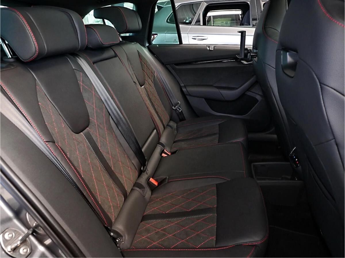 Skoda Octavia RS 2,0l TSI DSG *RFK SHZ AKH MATRIX*