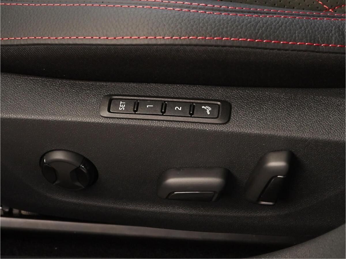 Skoda Octavia RS 2,0l TSI DSG *RFK SHZ AKH MATRIX*