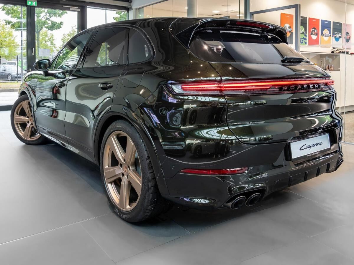 Porsche Cayenne E-Hybrid PTS dunkelolivemetallic*Head-Up Display*22 Zoll*Luftfederung*Panoramadach*Sportabgasanlage