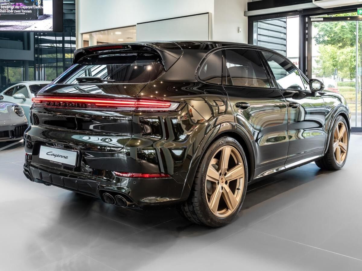 Porsche Cayenne E-Hybrid PTS dunkelolivemetallic*Head-Up Display*22 Zoll*Luftfederung*Panoramadach*Sportabgasanlage