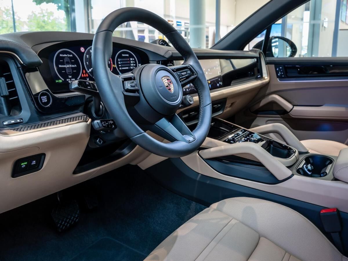 Porsche Cayenne E-Hybrid PTS dunkelolivemetallic*Head-Up Display*22 Zoll*Luftfederung*Panoramadach*Sportabgasanlage