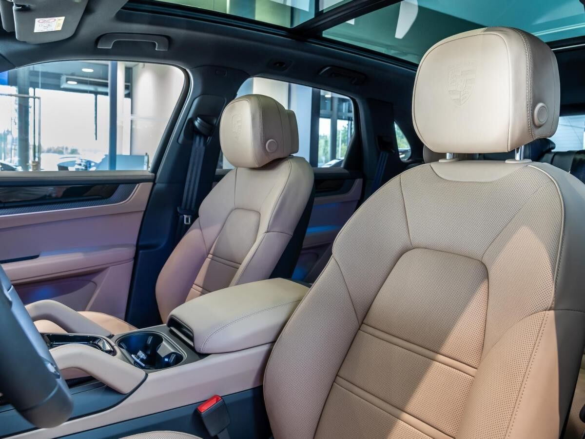 Porsche Cayenne E-Hybrid PTS dunkelolivemetallic*Head-Up Display*22 Zoll*Luftfederung*Panoramadach*Sportabgasanlage