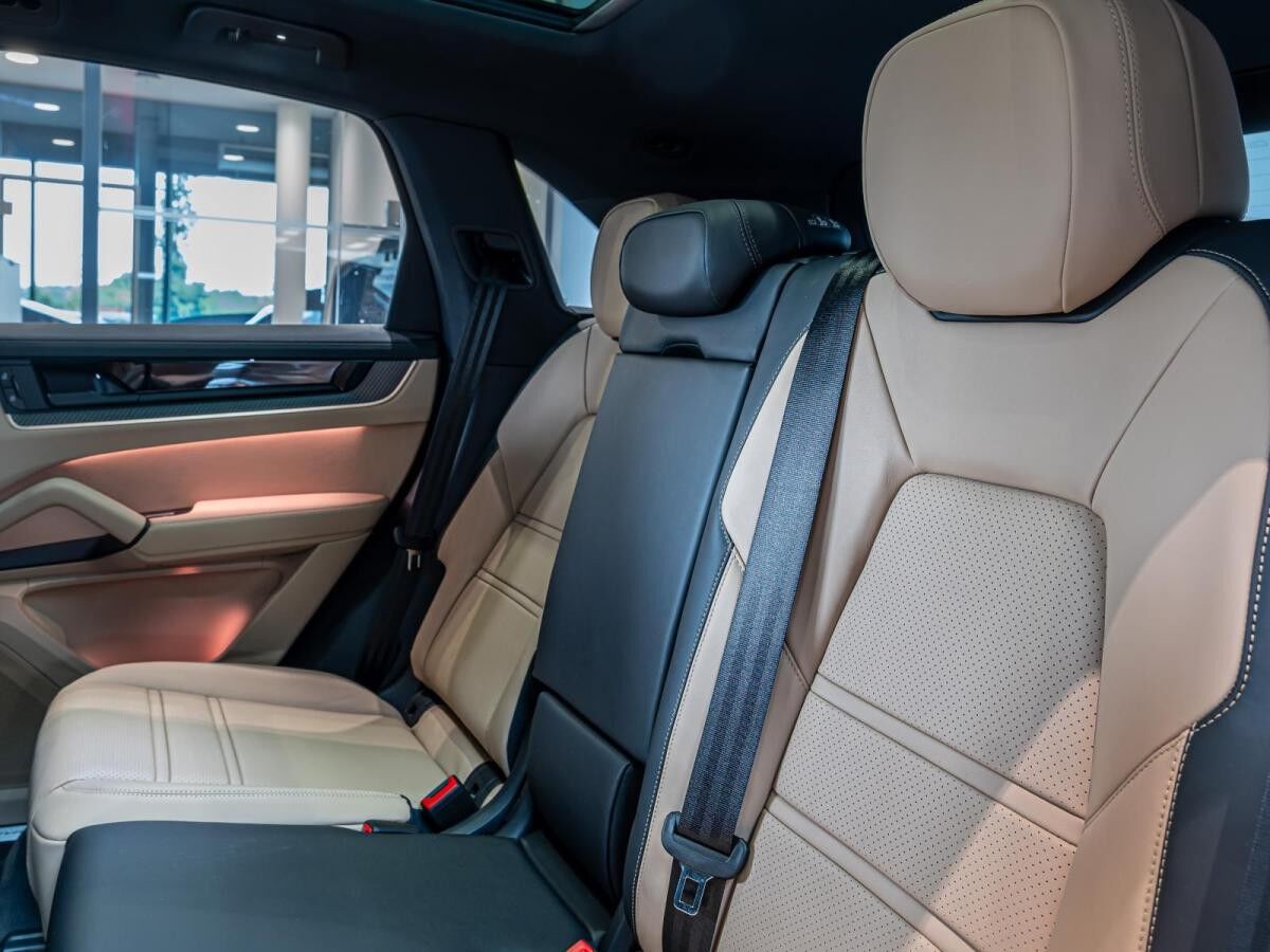 Porsche Cayenne E-Hybrid PTS dunkelolivemetallic*Head-Up Display*22 Zoll*Luftfederung*Panoramadach*Sportabgasanlage