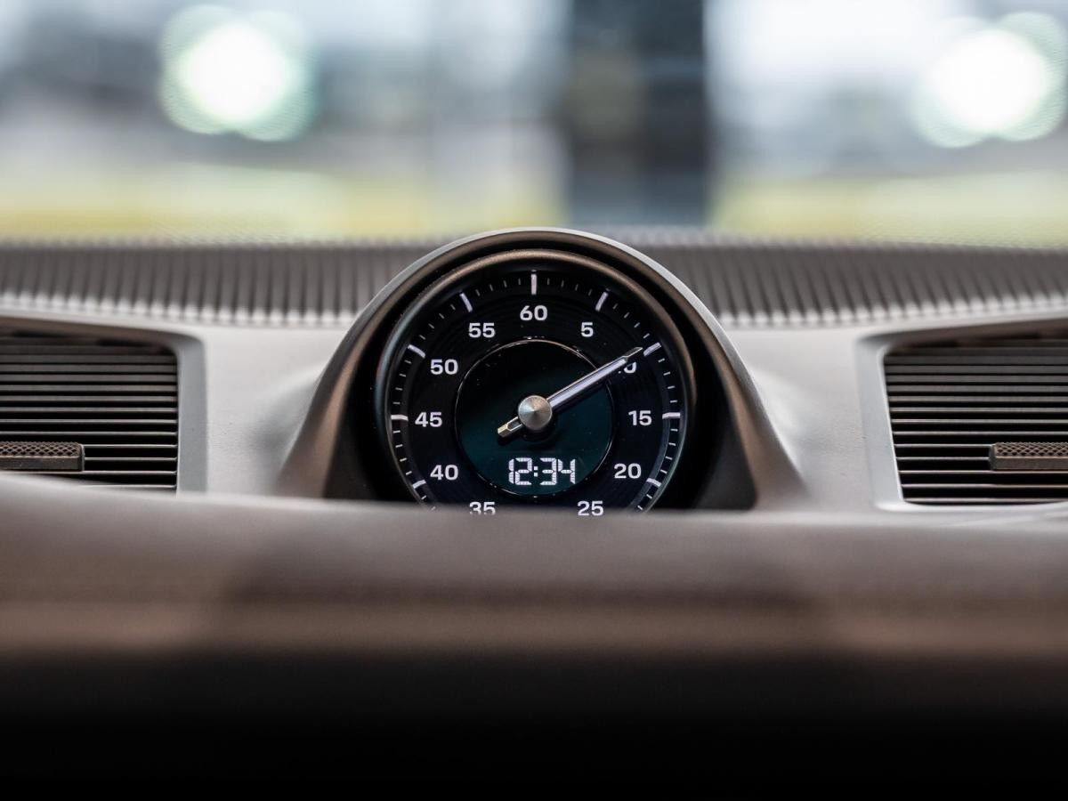 Porsche Cayenne E-Hybrid PTS dunkelolivemetallic*Head-Up Display*22 Zoll*Luftfederung*Panoramadach*Sportabgasanlage