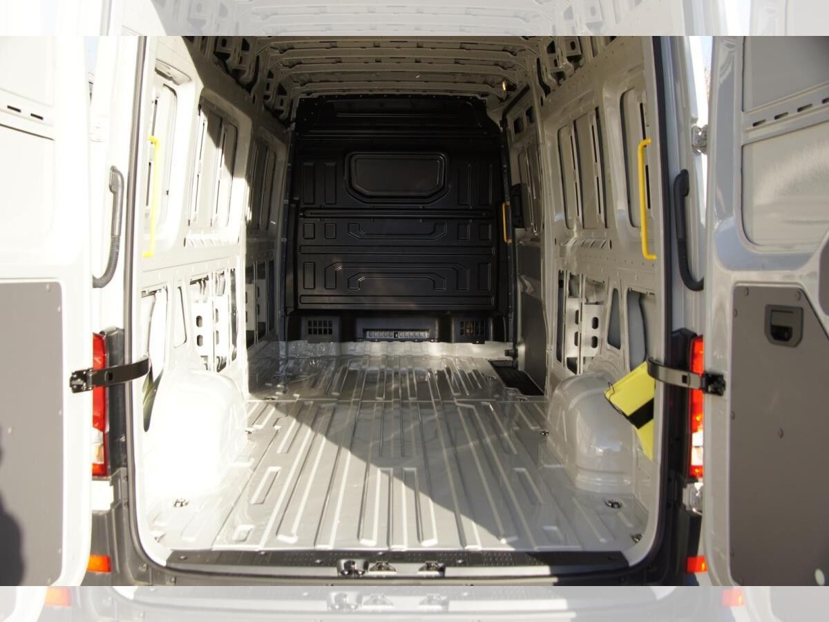 Volkswagen Crafter 35 Kasten lang Hochdach L4H3 LED ACC AHK