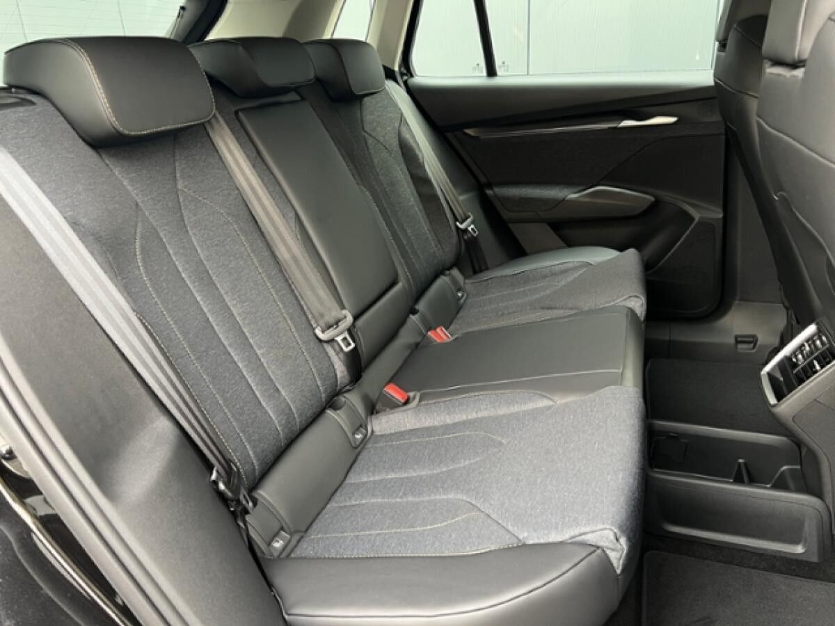 Skoda Elroq 50 Tour *Rückfahrkamera, Chrom-Paket*