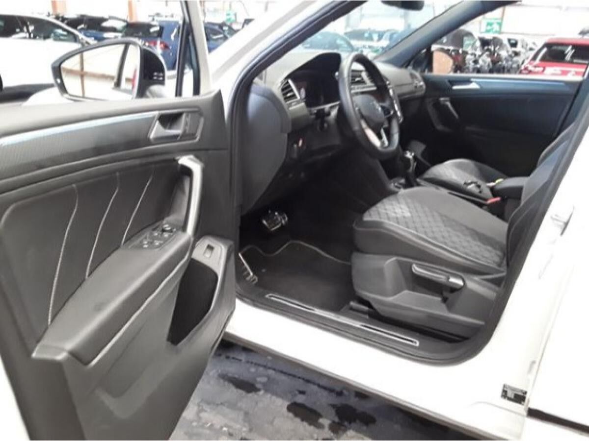 Volkswagen Tiguan Allspace 2.0 TDI DSG R-Line 4Motion Navi AHK Sprachbedienung Standheizung