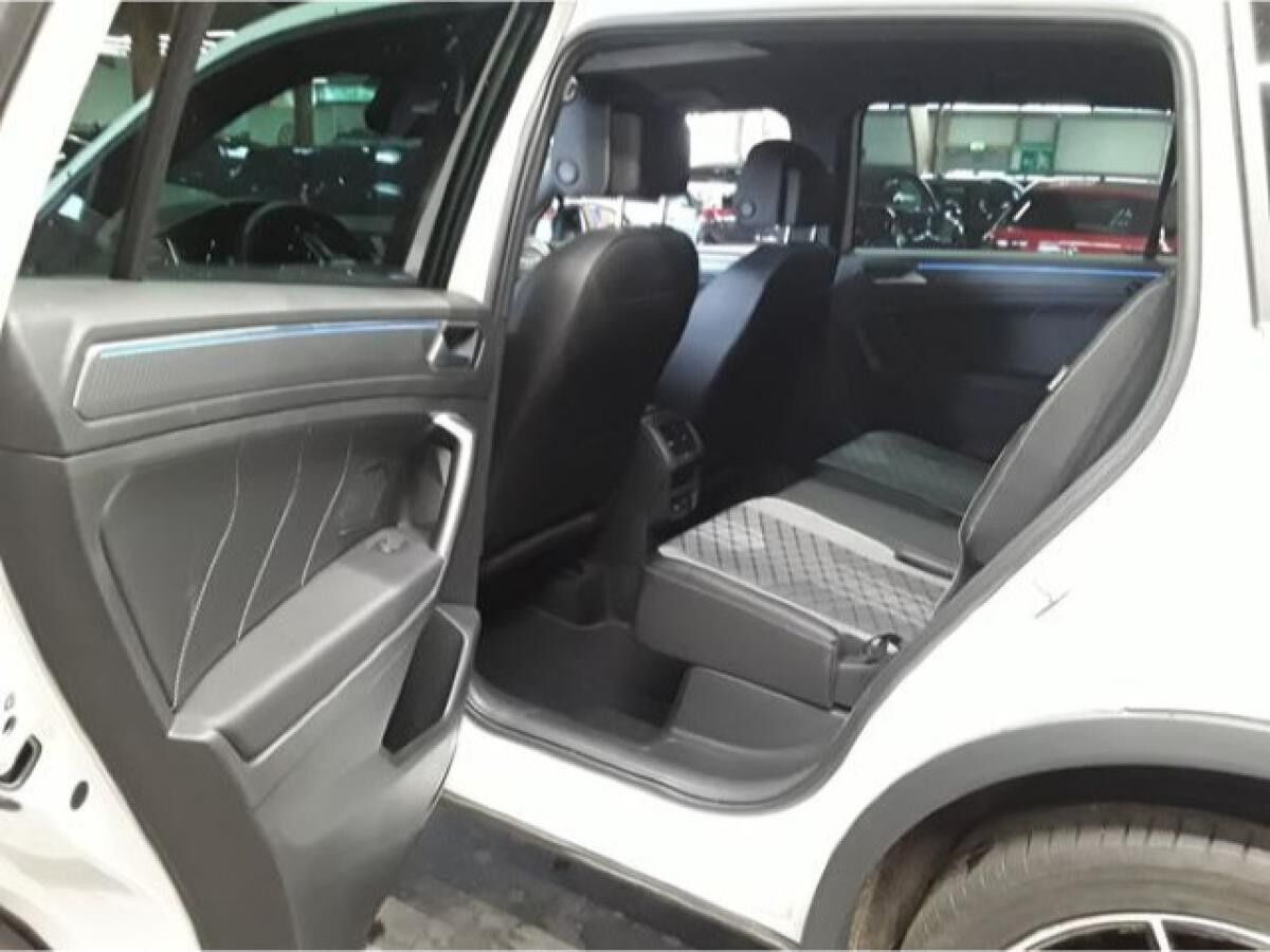Volkswagen Tiguan Allspace 2.0 TDI DSG R-Line 4Motion Navi AHK Sprachbedienung Standheizung