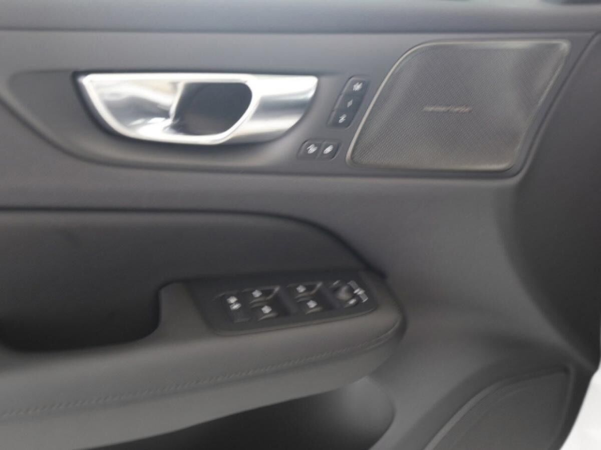 Volvo V60 T6 Plus Dark  Plug-In Hybrid AWD Voll-LED 360°Kamera