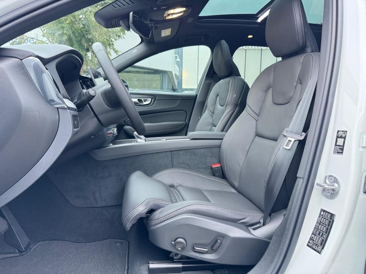 Volvo XC60 B5 AWD ULTRA -BLACK EDITION- Facelift MJ26-