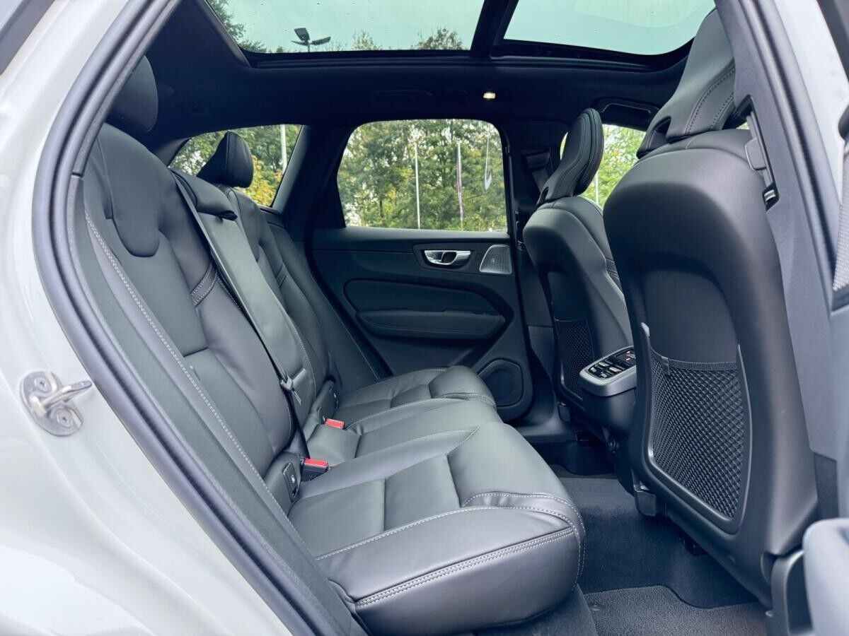 Volvo XC60 B5 AWD ULTRA -BLACK EDITION- Facelift MJ26-