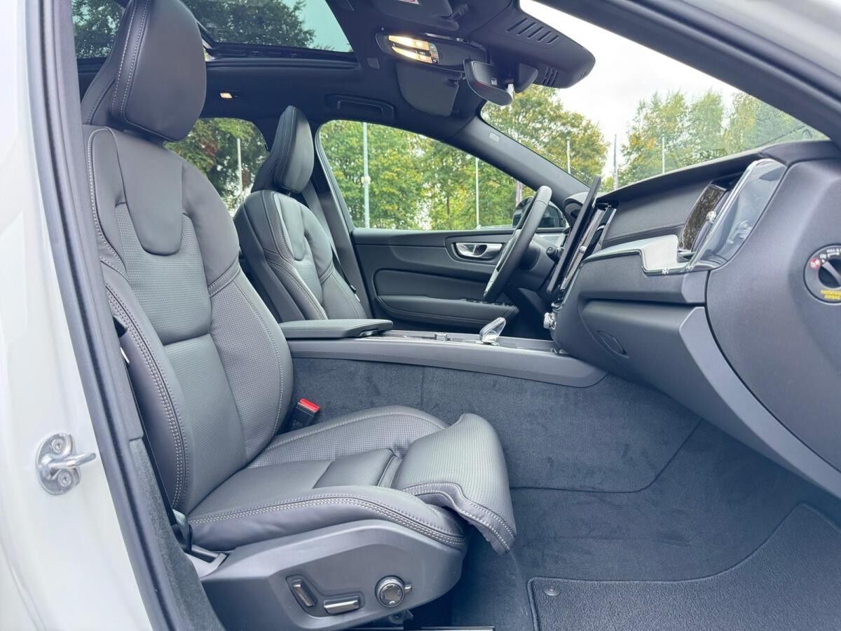 Volvo XC60 B5 AWD ULTRA -BLACK EDITION- Facelift MJ26-