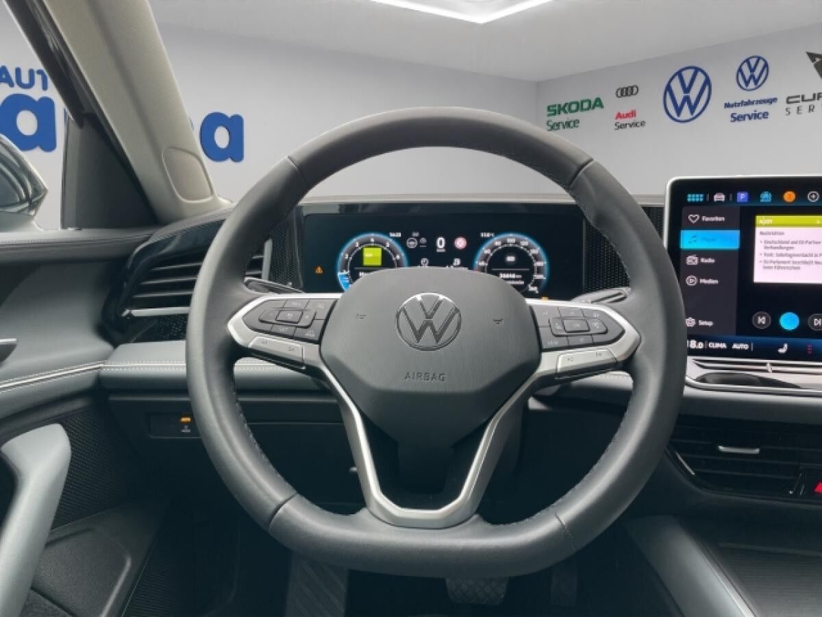 Volkswagen Passat Business 1.5 eTSI DSG ACC, AHK, RFK, SHZ