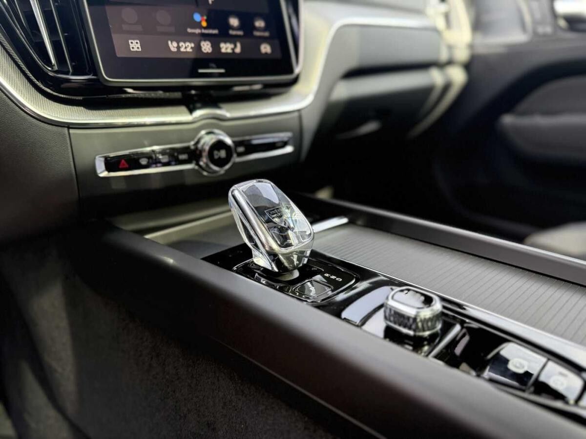 Volvo XC60 T8 Black Edition Plus AWD Plug-in Hybrid+360°+HUD+Winter