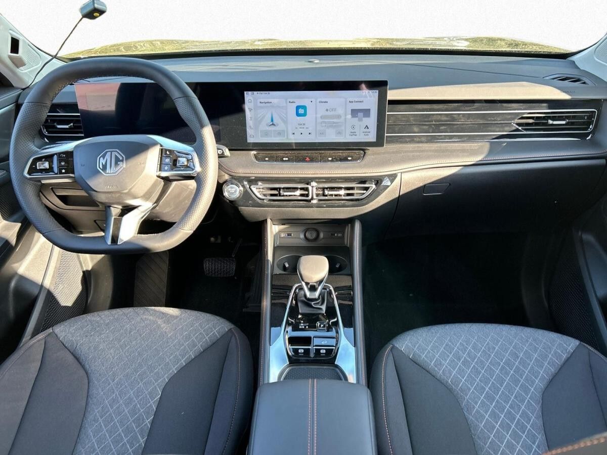 MG HS HEV+ Luxury MY25