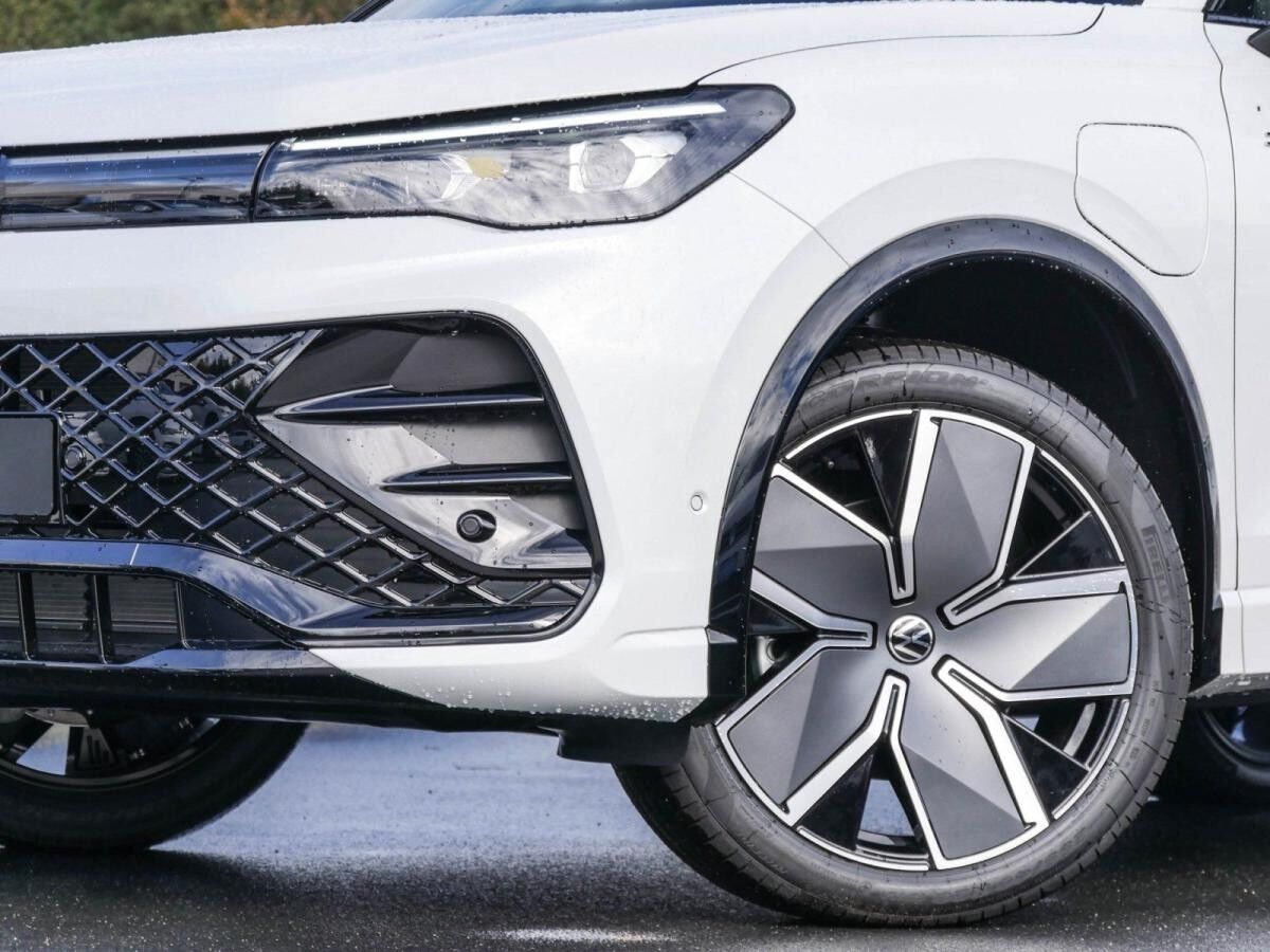 Volkswagen Tiguan R-Line 1,5 l eHybrid OPF / 6-Gang-Doppelkupplungsgetriebe DSG