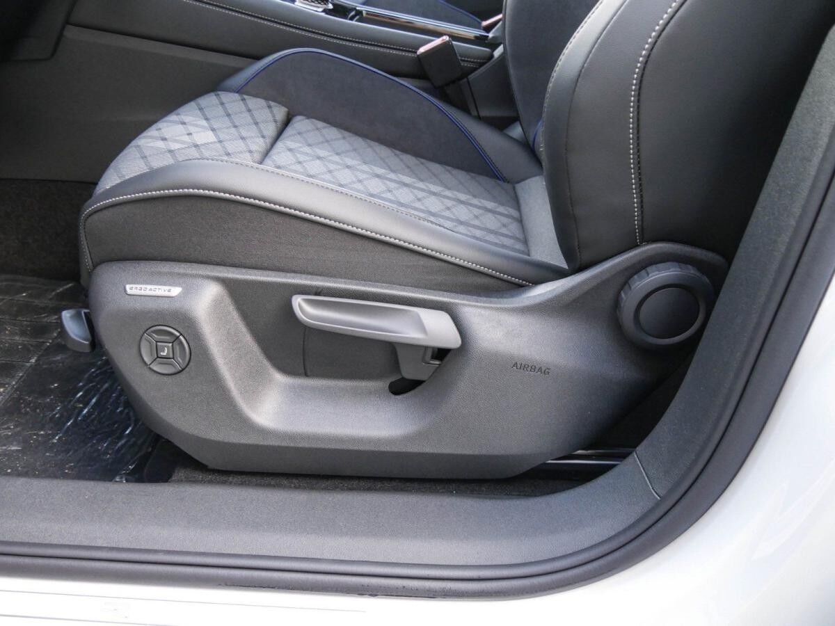 Volkswagen Tiguan R-Line 1,5 l eHybrid OPF / 6-Gang-Doppelkupplungsgetriebe DSG