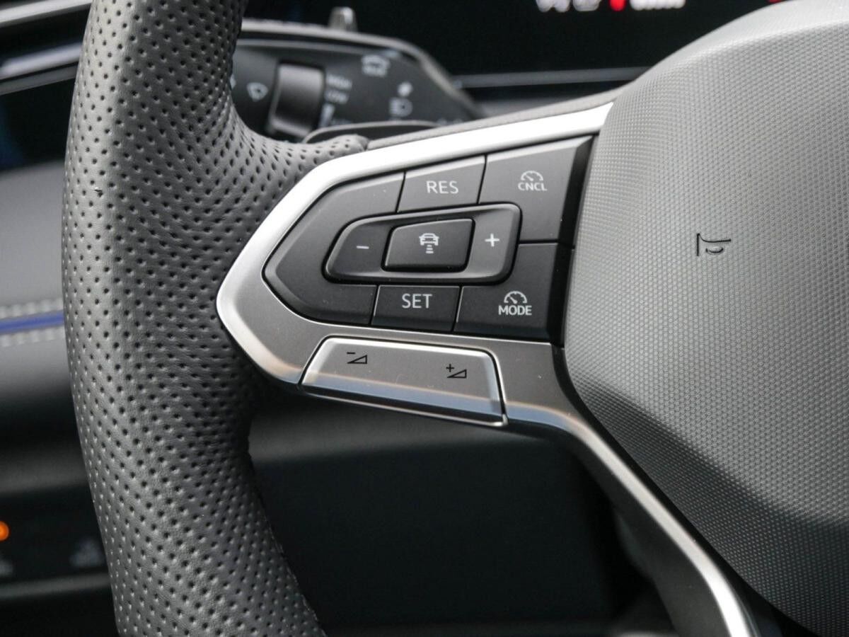 Volkswagen Tiguan R-Line 1,5 l eHybrid OPF / 6-Gang-Doppelkupplungsgetriebe DSG